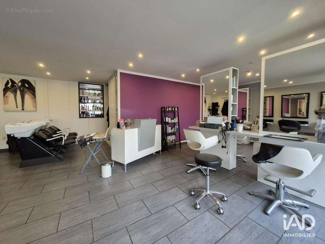 Photo 2 - Commerce à VERNEUIL-SUR-SEINE