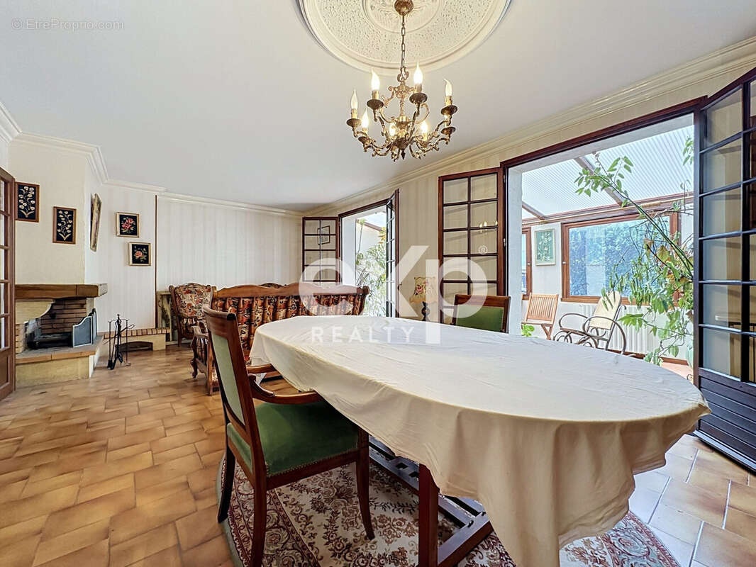 Maison 137 m² à Saint-Denis  - photo 3