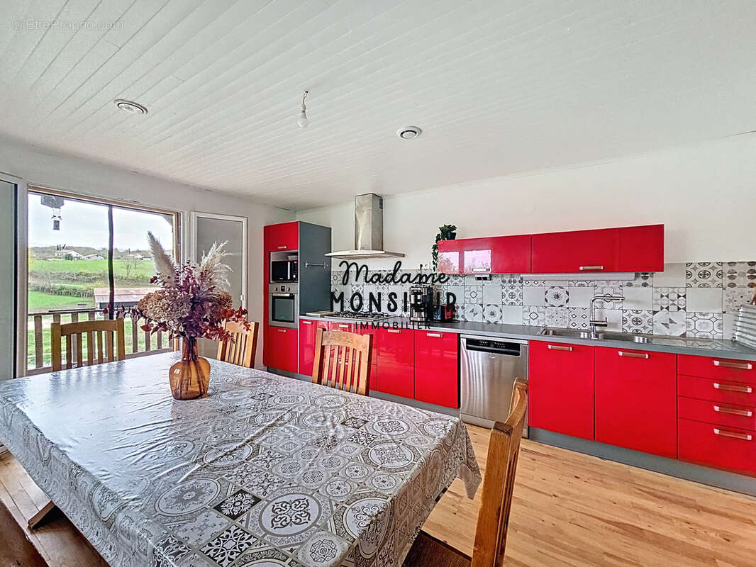 Maison à SAINT-MARCEL-BEL-ACCUEIL