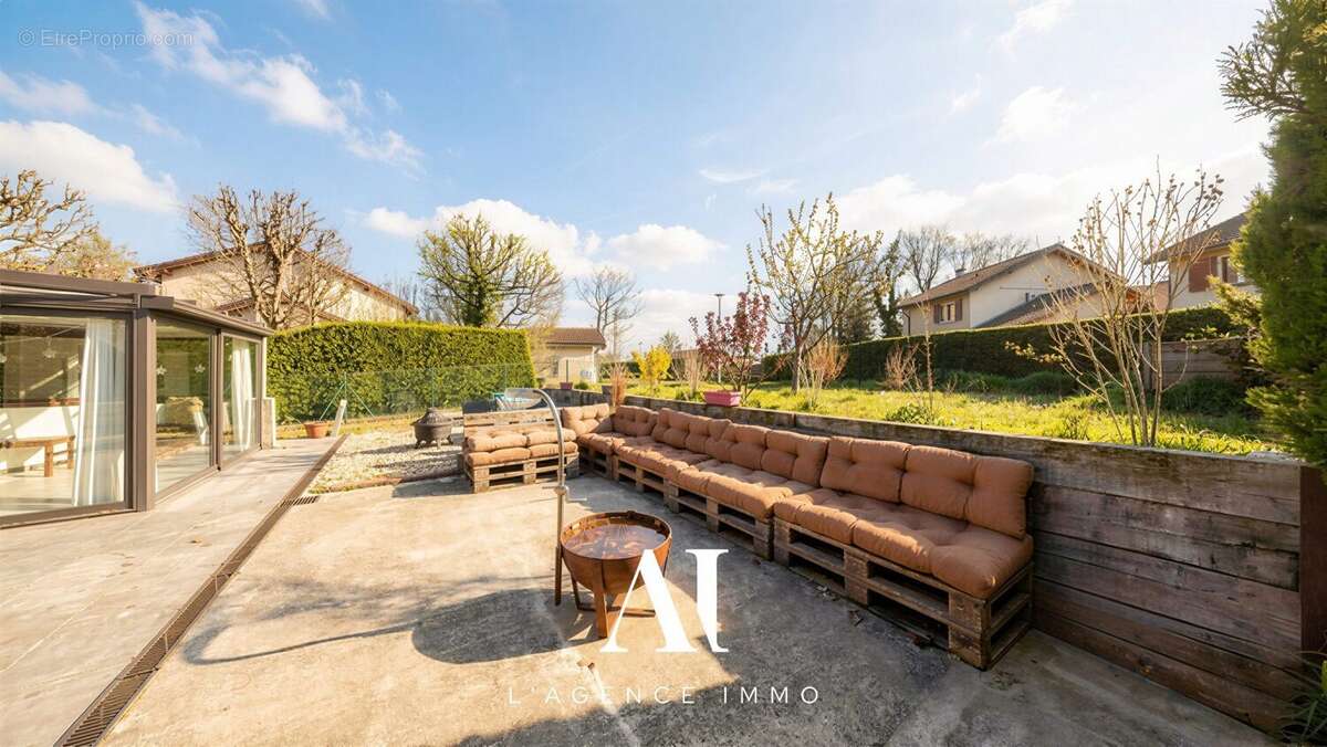 Maison à SAINT-GENIS-POUILLY