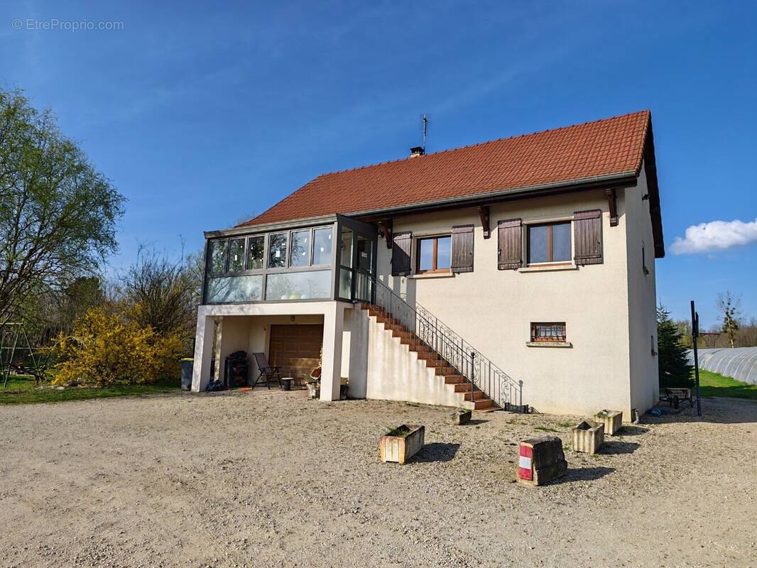 Maison à OUROUX-SUR-SAONE