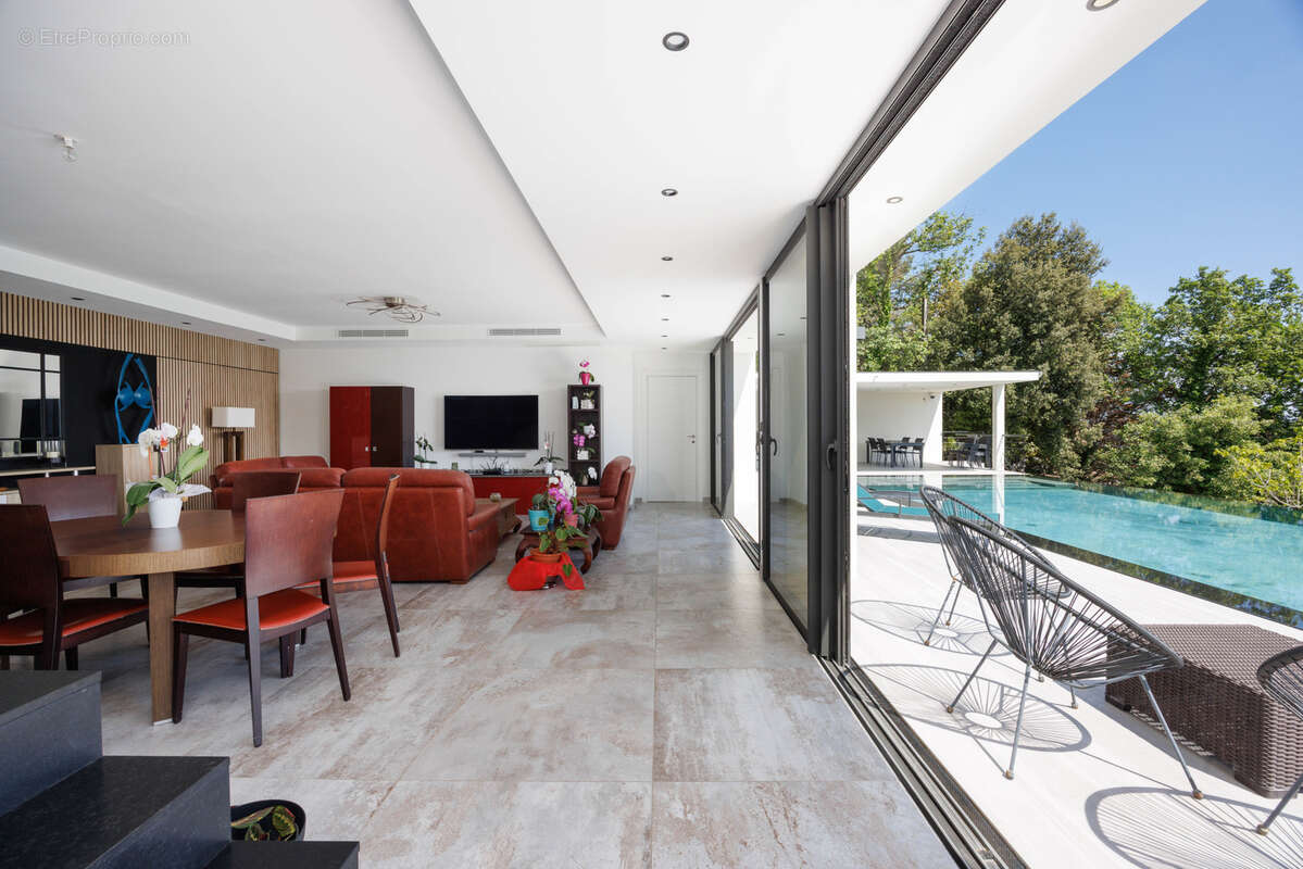 Maison à TOURRETTES-SUR-LOUP