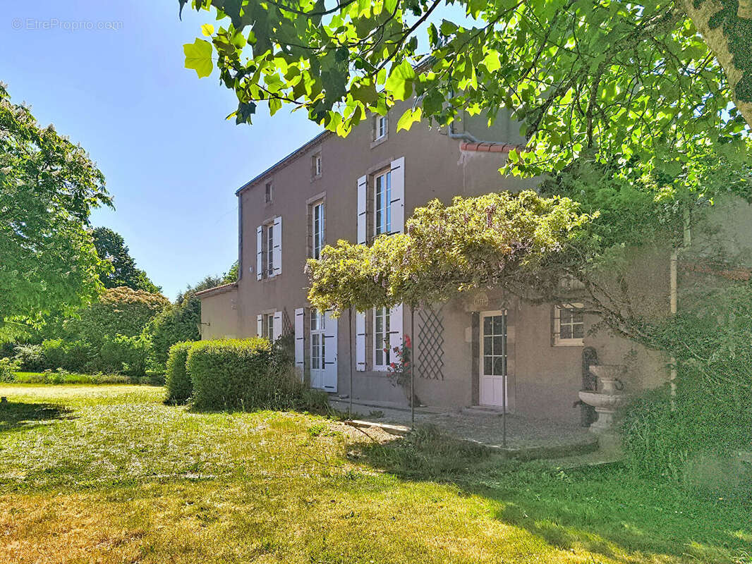 Maison à LE POIRE-SUR-VIE