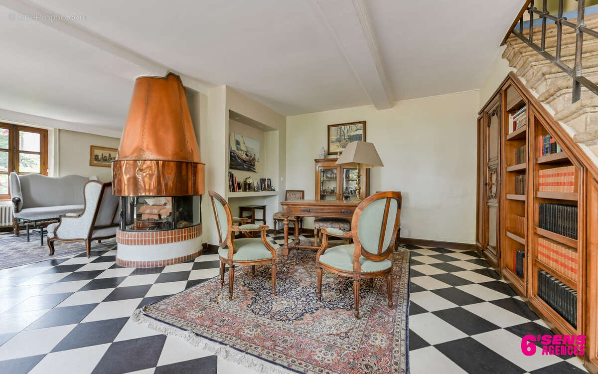 Maison à CHARBONNIERES-LES-BAINS