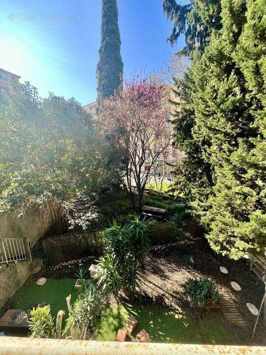 Appartement à MARSEILLE-4E