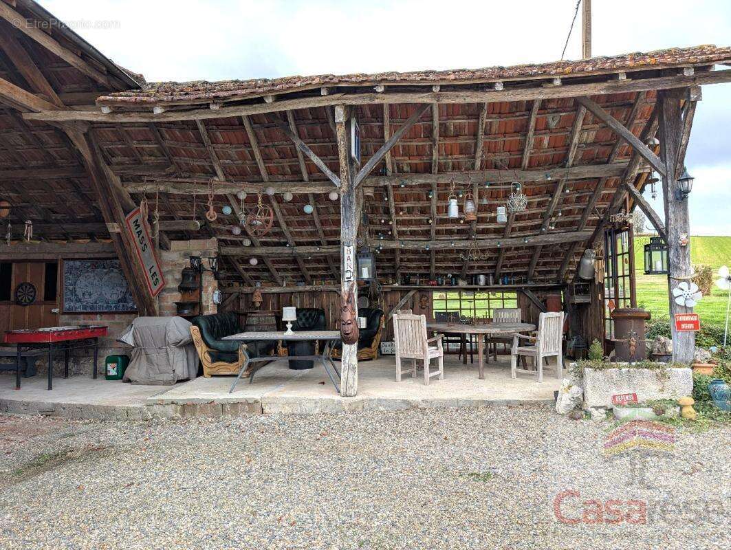 Maison à CASTELNAU-MONTRATIER