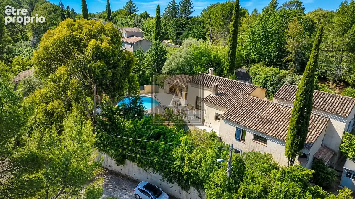 Maison de 170 m2 avec garage et piscine sur une parcelle de 1485 m2 - photo 2