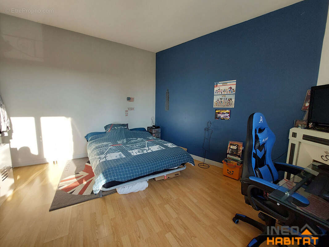 Maison à MONTREUIL-LE-GAST