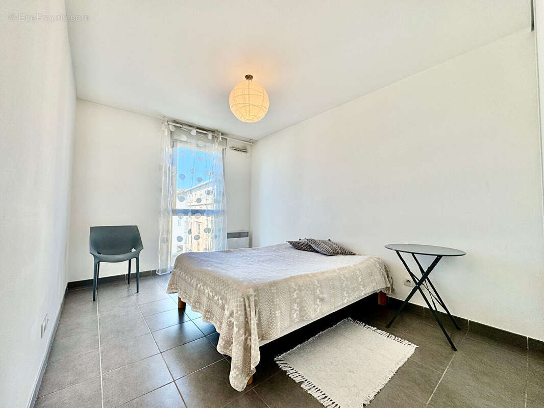 Appartement à MARSEILLE-1E