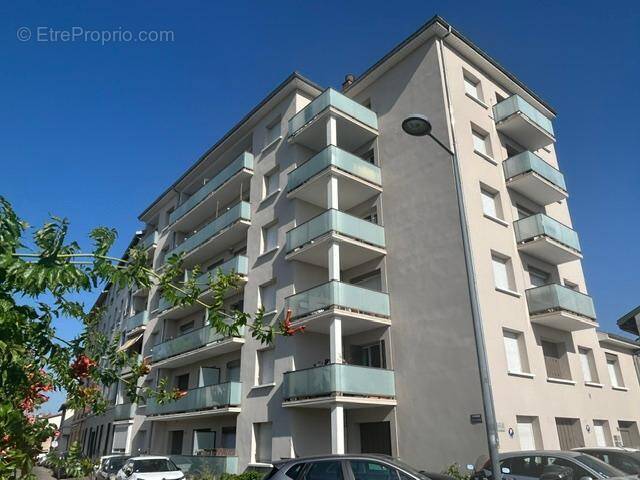   - Appartement à VILLEURBANNE