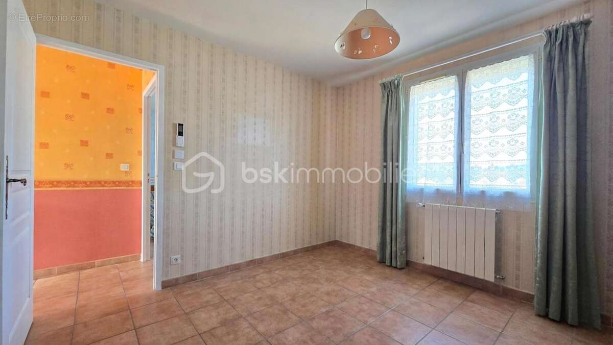 Maison T4 avec panneaux solaires, double garage et jardin - photo 14