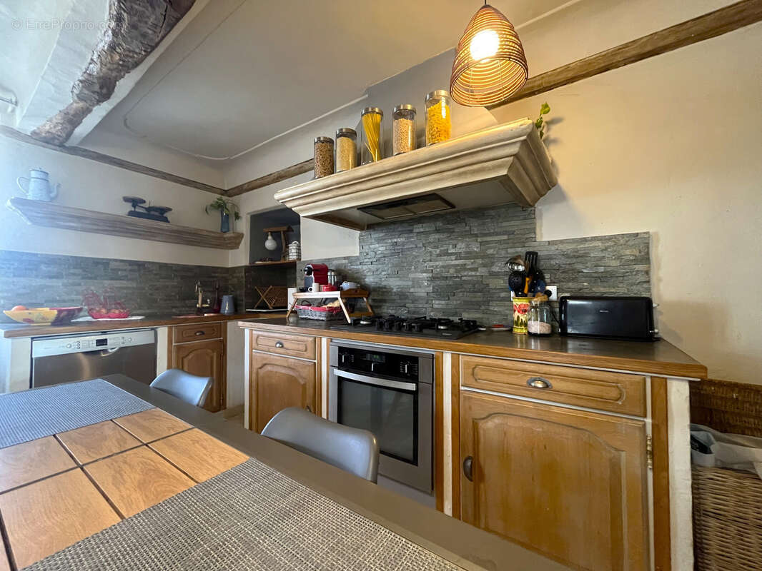 Maison avec terrain et stationnements proche village - photo 3