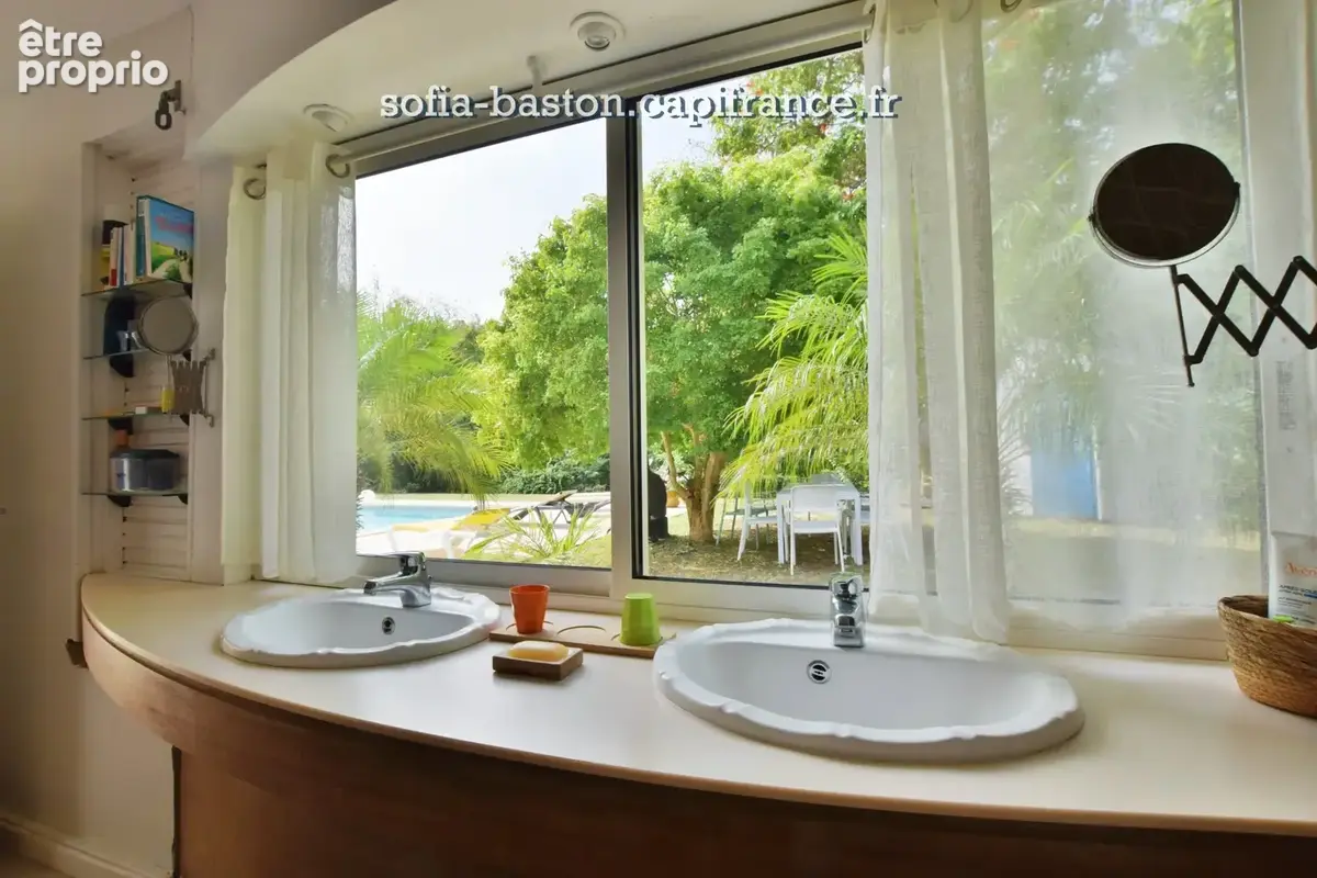 Superbe villa de 345 m² habitables avec piscine et annexes - terrain plat de 2 207 m², à vendre 5/6 pièces LE DIAMANT (972) - photo 14