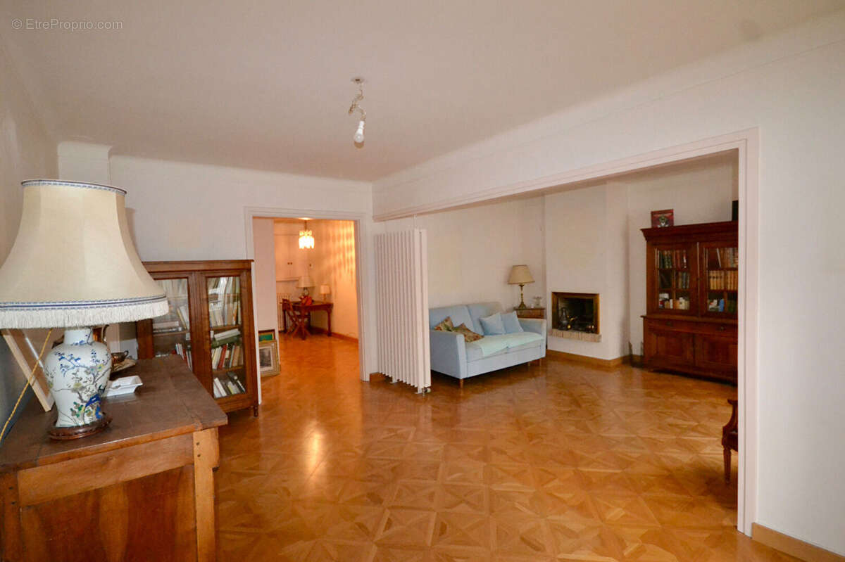 Appartement à PARIS-7E