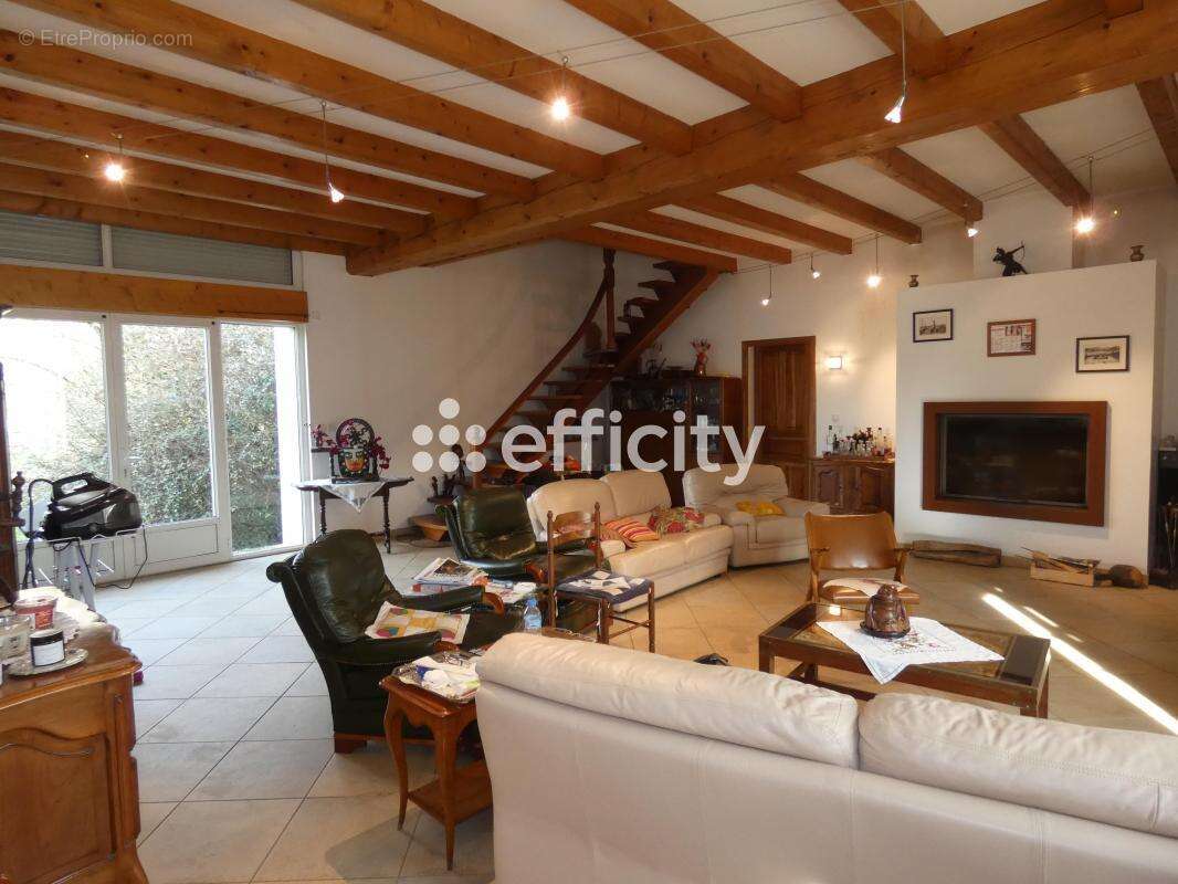 Maison à BELLENAVES