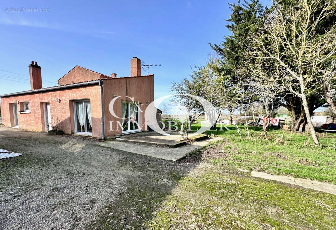 Maison à LEGE