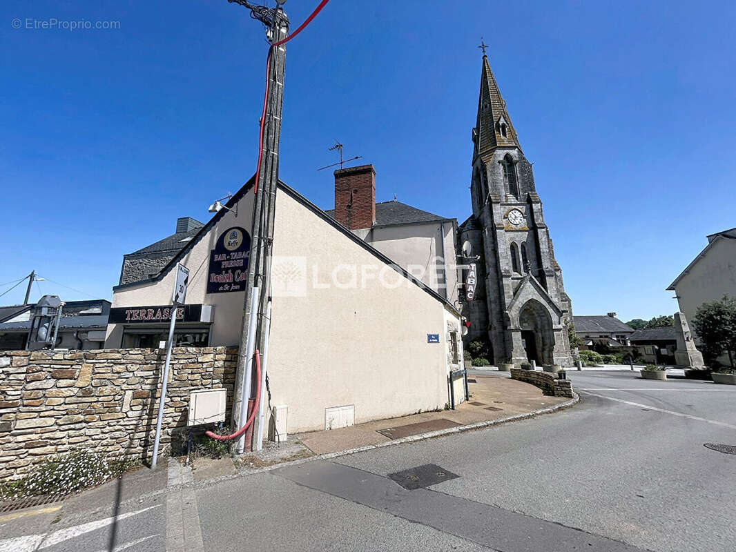 Commerce à SAINT-JEAN-LA-POTERIE