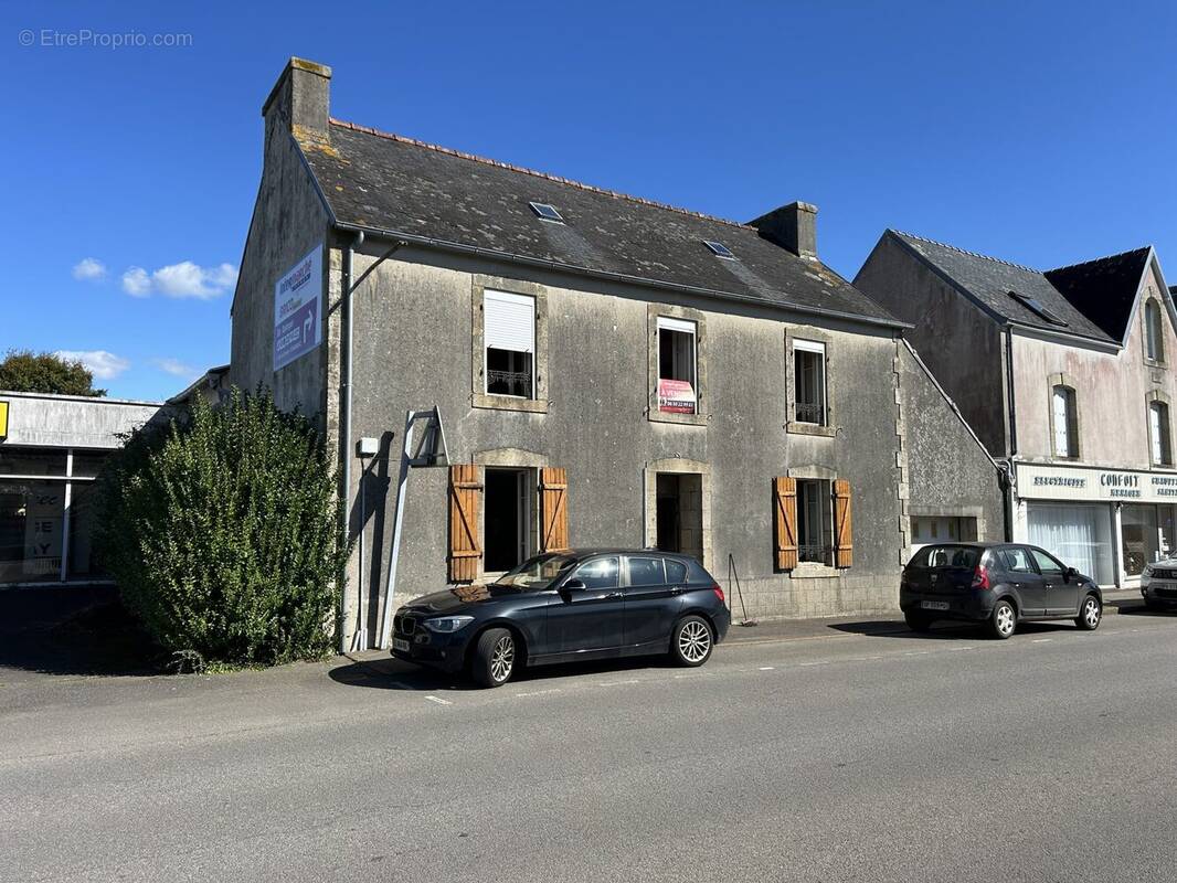 Maison à PLONEVEZ-PORZAY