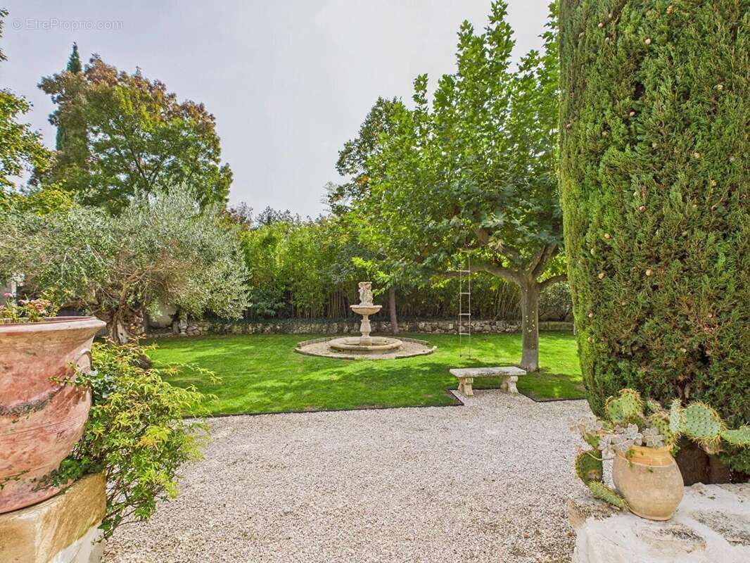 A Vendre : Mas en pierre avec piscine à Molleges - photo 8