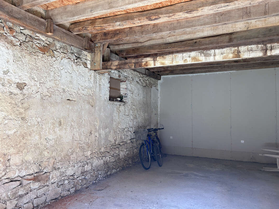 propriété située en  hameau Maison 100 m2 entièrement rénovée avec dépendances et terrain de plus d'un hectare - photo 38