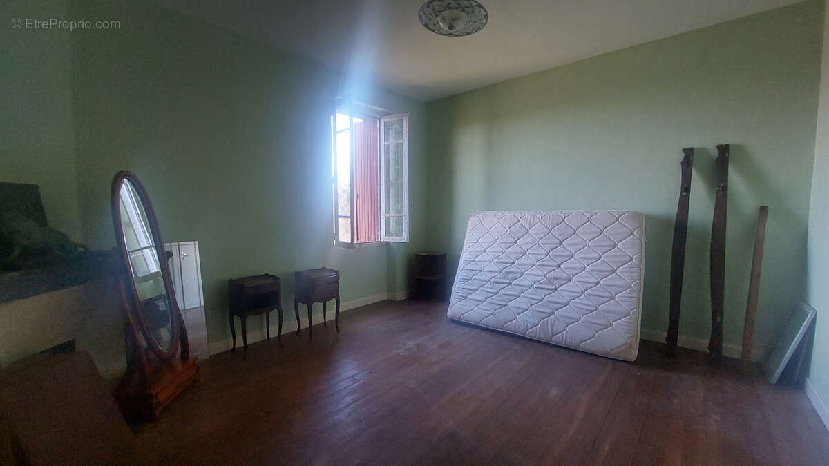 Maison à CAHUZAC-SUR-VERE