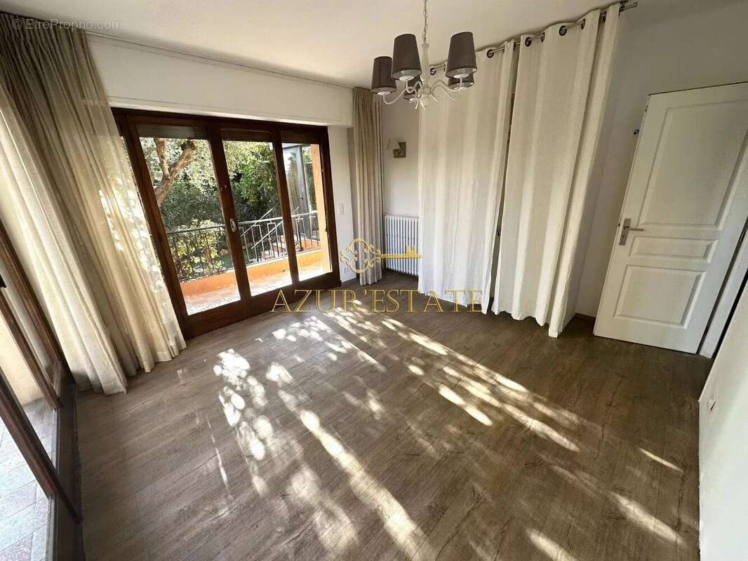 Appartement à ROQUEBRUNE-CAP-MARTIN