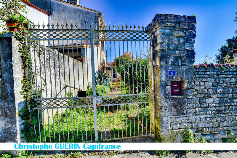 Maison à vendre maison proche de Saint-Amant de Boixe (16) - photo 4
