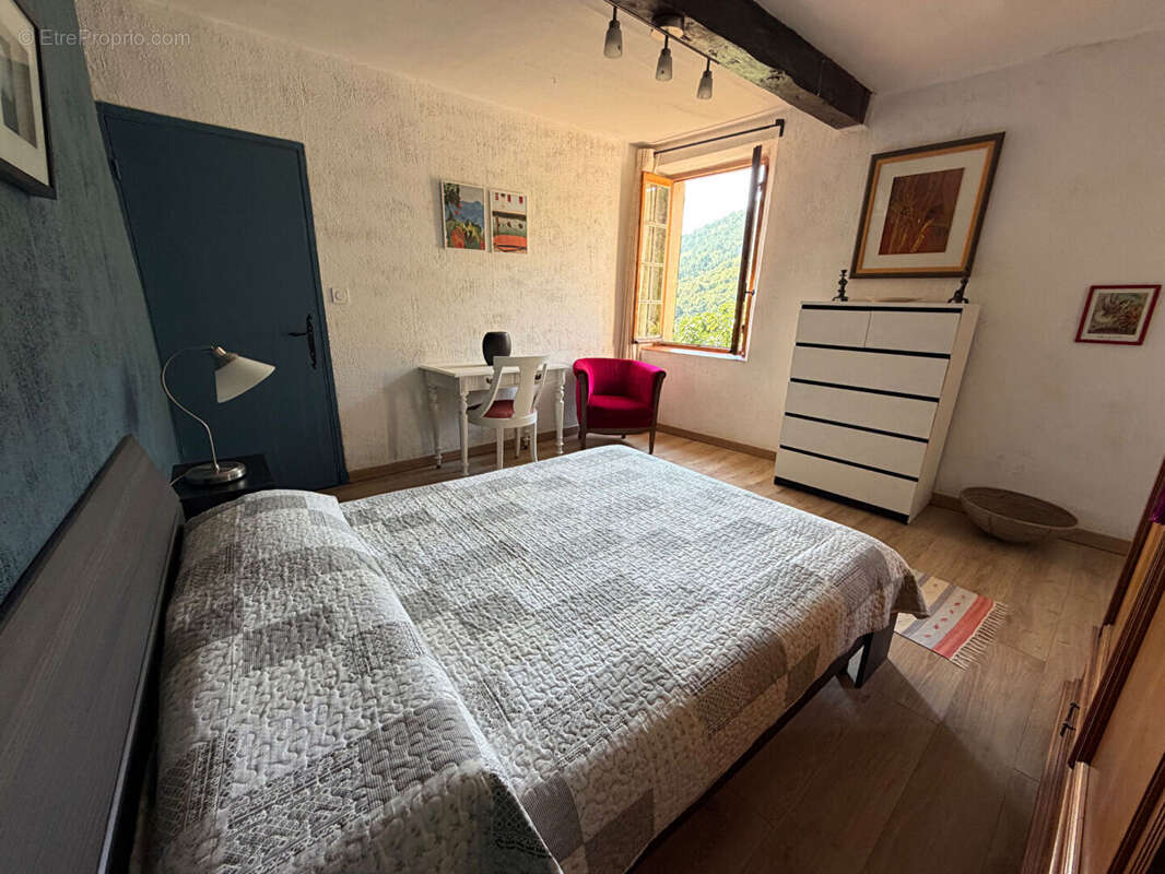 Le Broc : Maison de village 5 Pièces avec dépendance et jardin - photo 8