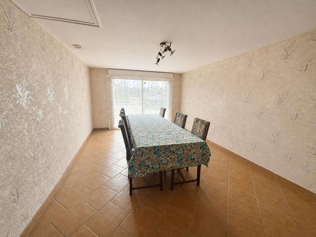 Maison à NAZELLES-NEGRON