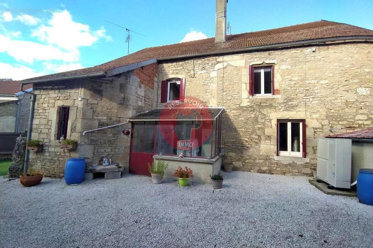 Maison à VILLAINES-EN-DUESMOIS