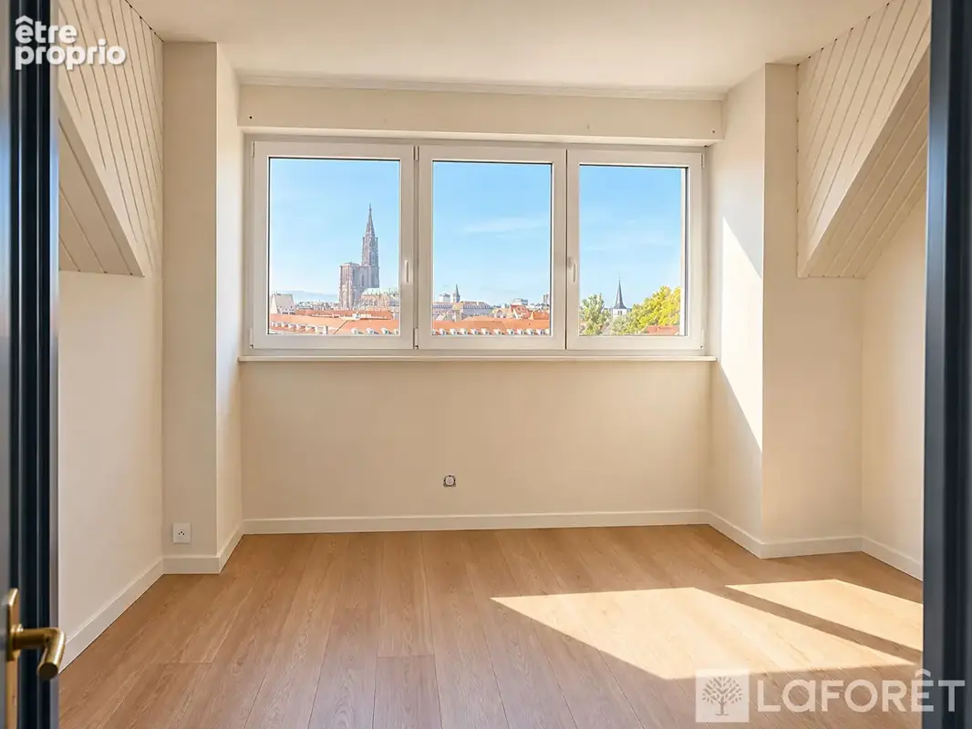 Dernier étage - logement refait à neuf - vue cathédrale - Krutenau - photo 2