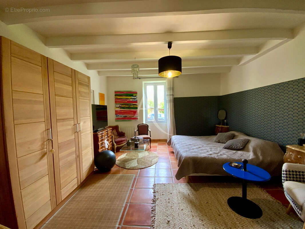 Propriété d'exception de plus de 300m² avec vue panoramique sur l'estuaire de la Gironde - photo 15