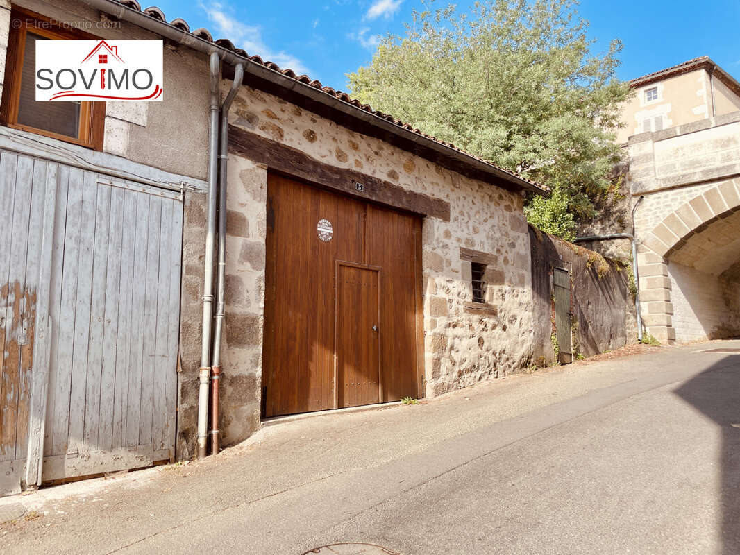 Maison de ville a rafraichir avec garage séparé - photo 3