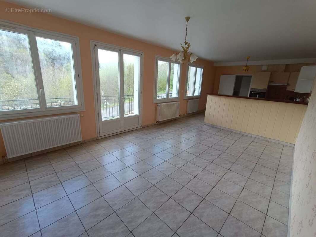Appartement à CORREZE