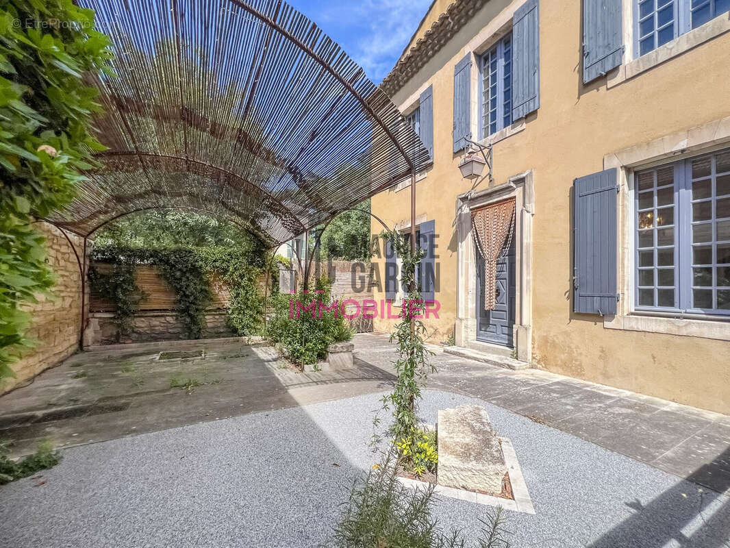 Maison 250 m² à Carpentras  - photo 3