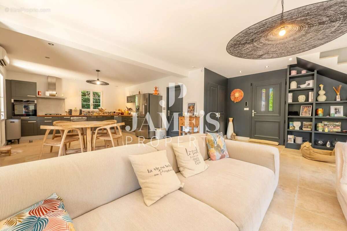 Maison 158 m² à Paradou  - photo 8