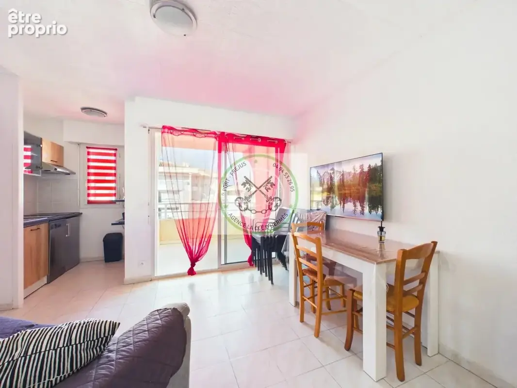 Appartement  meublé 2 pièces rénové avec vue mer et port - photo 2