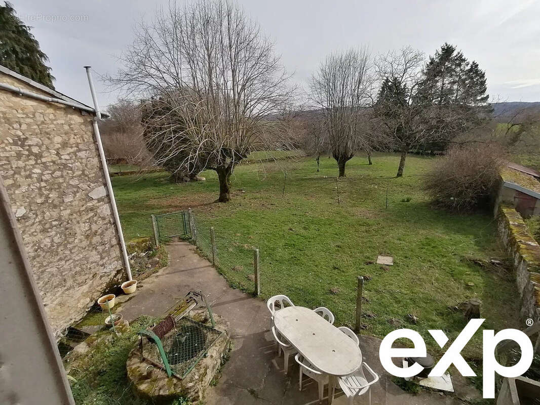 Maison à SAINT-ETIENNE-DE-FURSAC