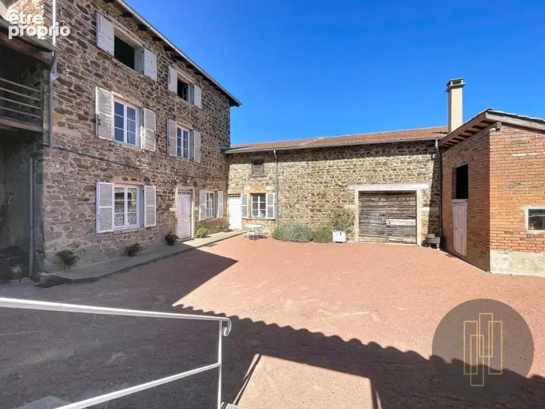 Maison à VAUX-EN-BEAUJOLAIS