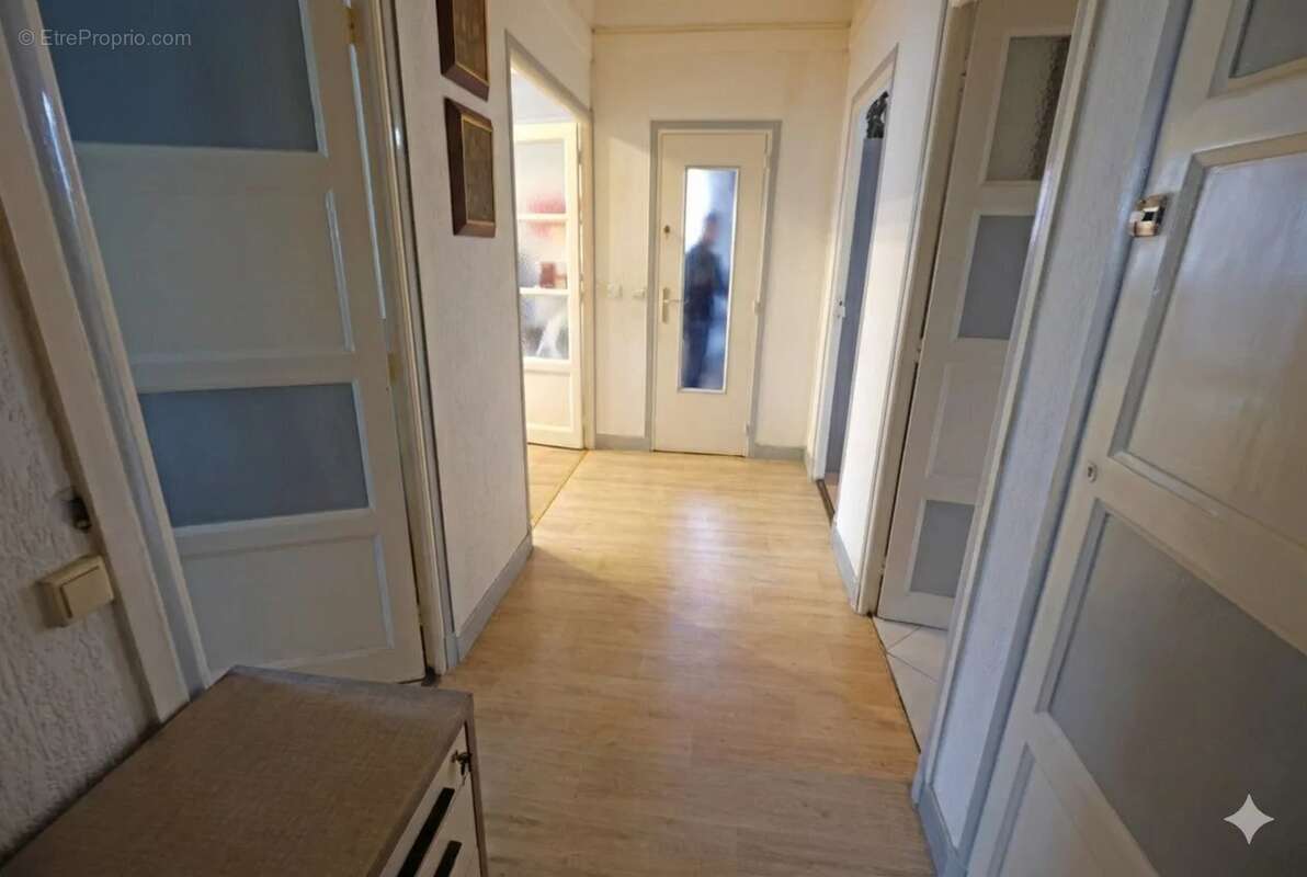 Appartement à SAINT-LAURENT-DU-VAR