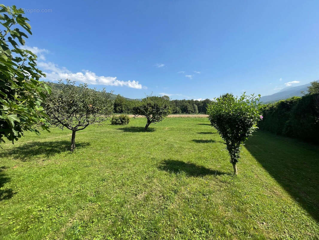 Terrain à VAULNAVEYS-LE-BAS