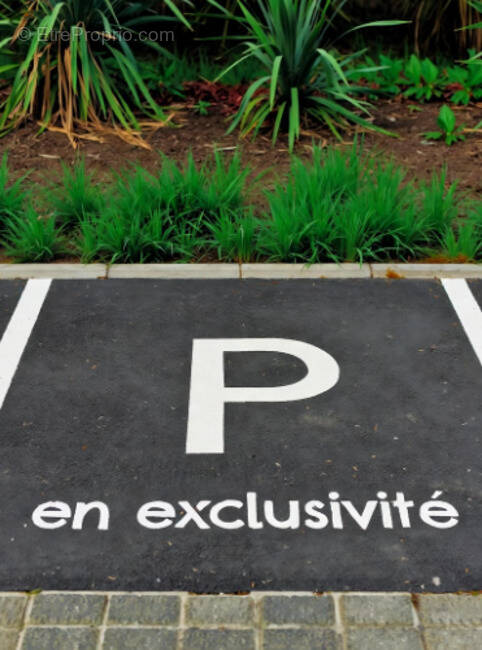 Parking à VITROLLES