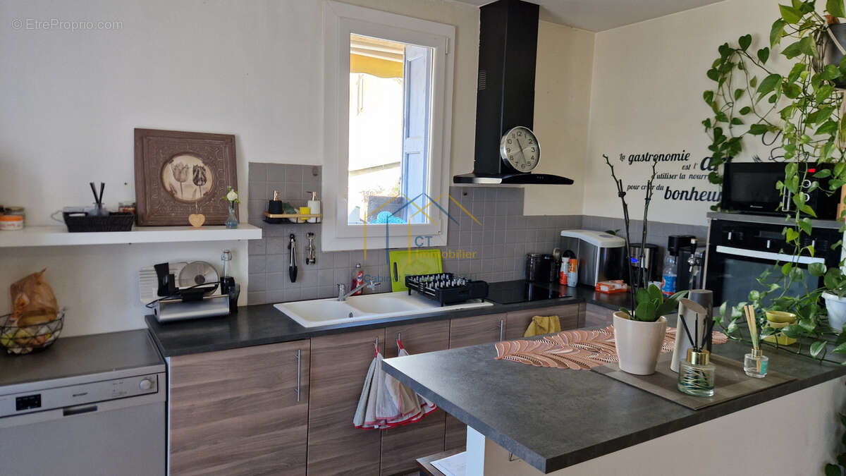 Local professionnel + logement - photo 8
