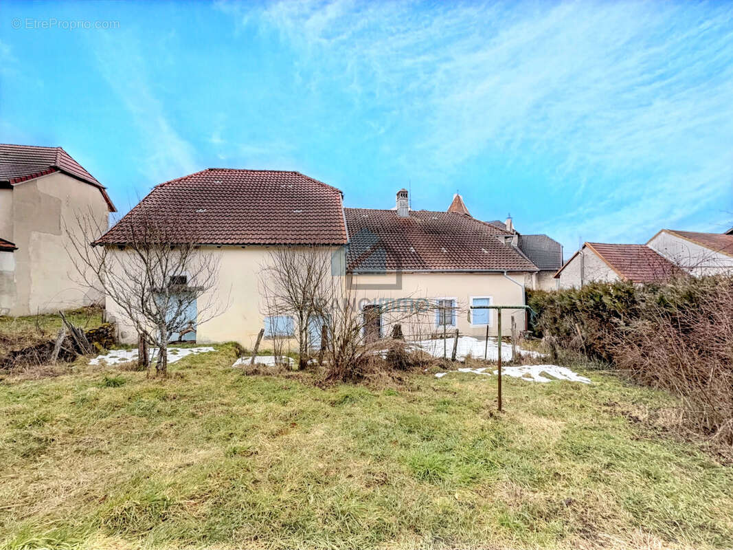 Maison à MONTECHEROUX