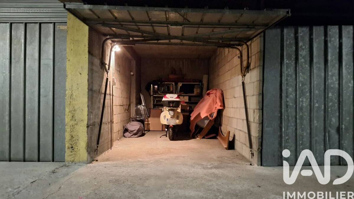 Photo 1 - Parking à PARIS-13E