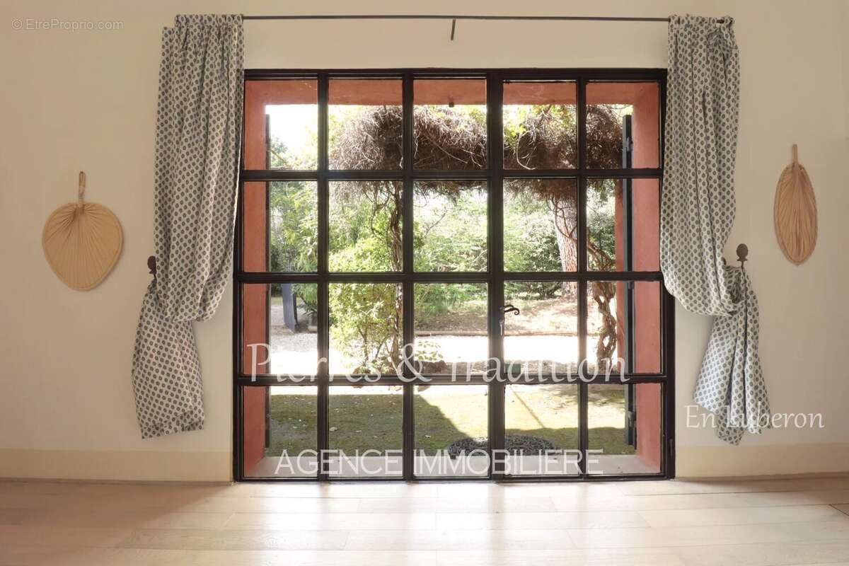 Maison à ROUSSILLON