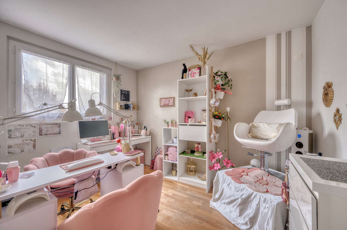 Appartement à LES CLAYES-SOUS-BOIS