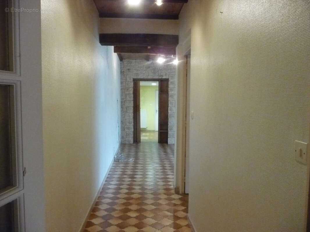 Maison à SAINT-ROMAIN-LE-PUY