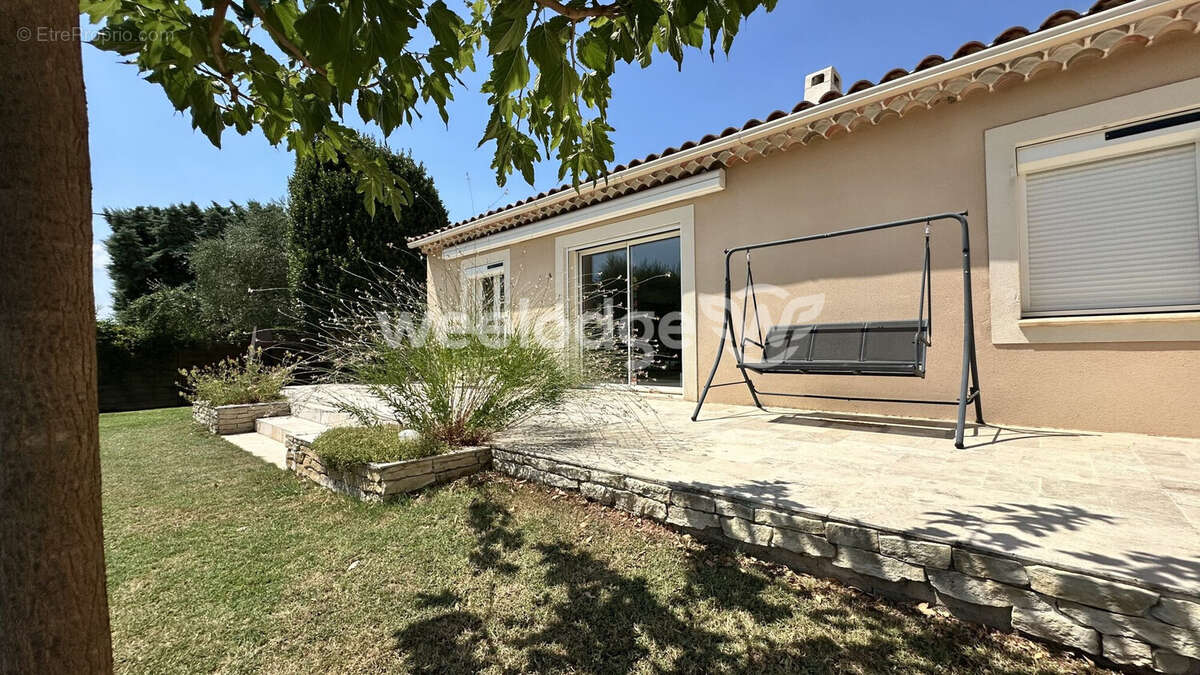 Maison 160 m² à Entraigues-Sur-La-Sorgue  - photo 2