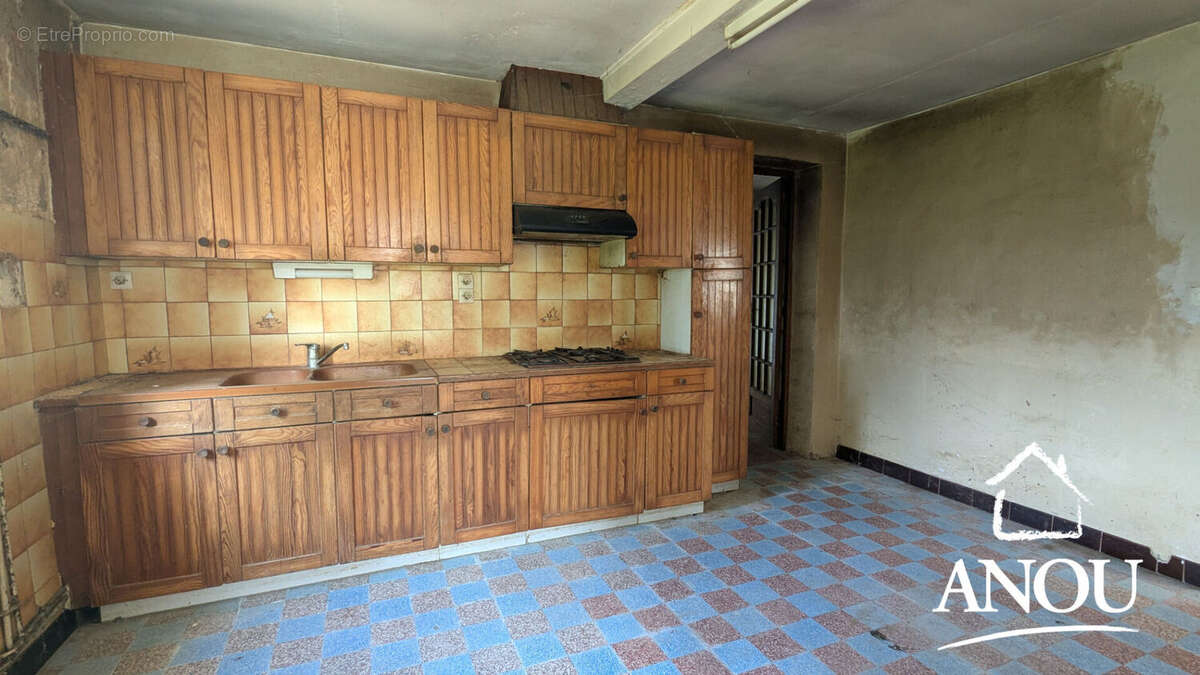 Vaste maison de plain-pied avec dépendances - photo 2